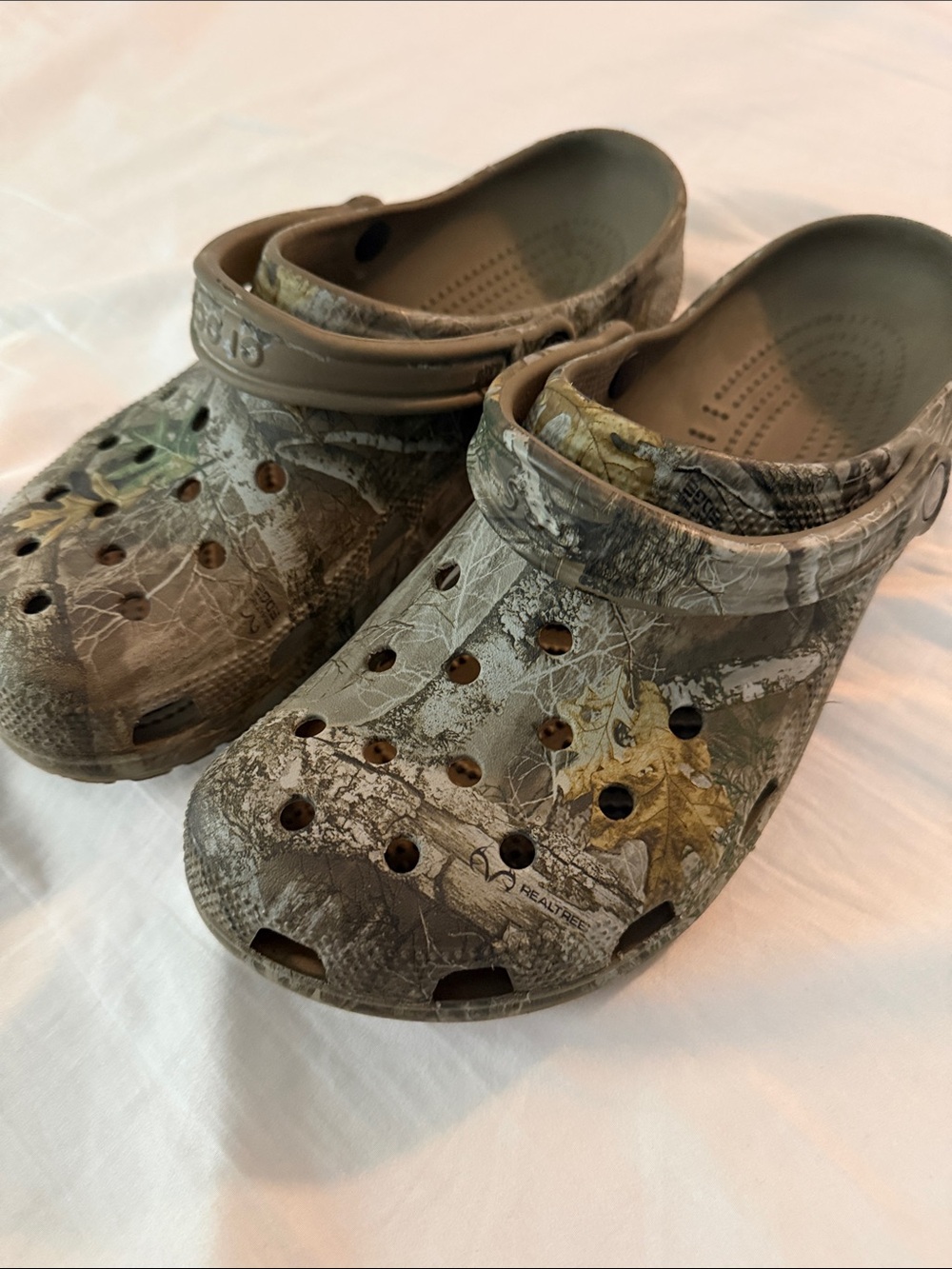 CROCS Realtree Camo Men’s Slip-On Clog in Brown and Green